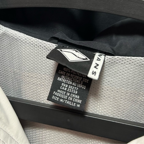 VANS - Picture 3 of 4